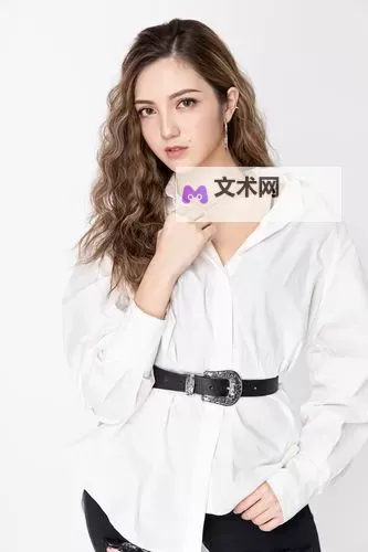 赵欣丝绸走秀惊艳亮相:展现东方之美的华丽盛宴图1