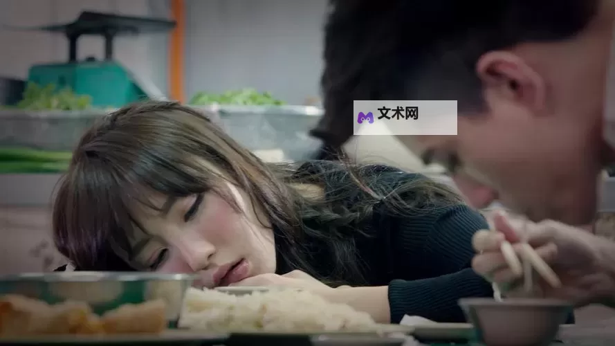 国产AV剧情捡尸：荒岛谜情的惊悚之旅图1