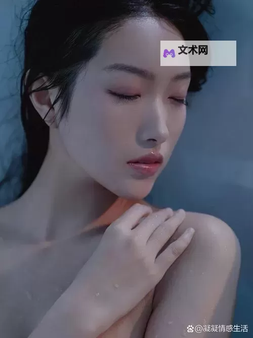 浴室少女的二十天：秘密与成长的瞬间图1