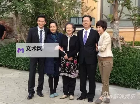左手爱情，右手爱：心中双重春天的旋律图1