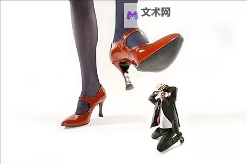 鞋踩踏国产榨精:另类体验引发热议图2