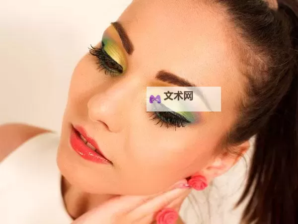 真宫沙梨子:耀眼的演艺之路与多彩人生图1