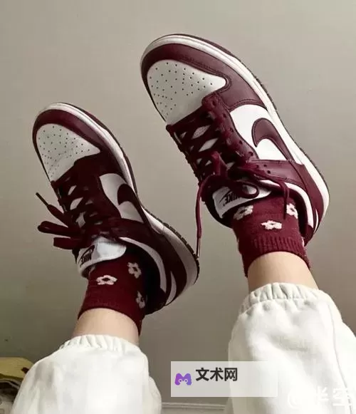 酒色网色：当代网络时代的诱惑与警醒图1