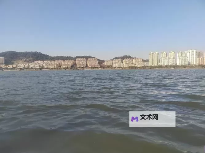 探索又大又长又租高湖的神秘魅力：自然奇观与人文风情的完美结合图1