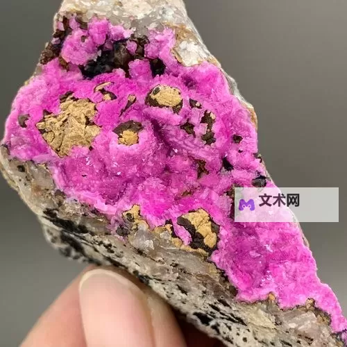 探索粉色ABB苏州：粉色晶体结构的独特魅力图1