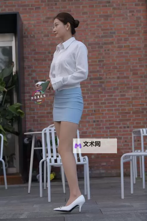 制服丝袜qvod：经典诱惑的视觉盛宴图1