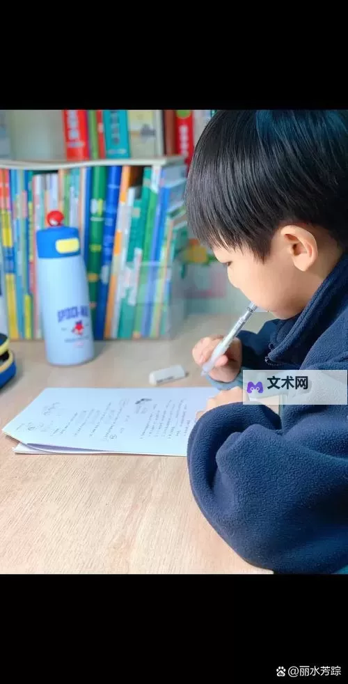 创意分享：坐在学长的棒棒上写作业文章视频的趣味瞬间图1