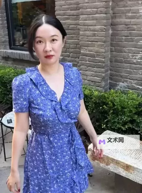 最美情侣免费视频播放在线看：浪漫甜蜜瞬间尽在其中图1