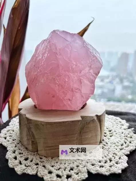 粉色苏州晶体视频：梦幻色彩展现唯美奇观图1