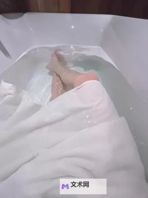 在浴缸里做运动需要带小雨伞么？娱乐与实用的奇思妙想图1