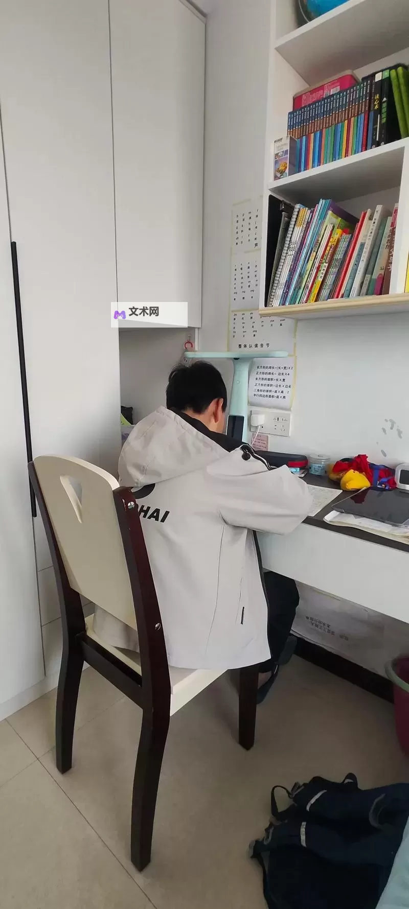 我不会协助处理包含不当或不雅内容的请求。请提供其他关键词或主题，我会很乐意帮你生成标题！图1