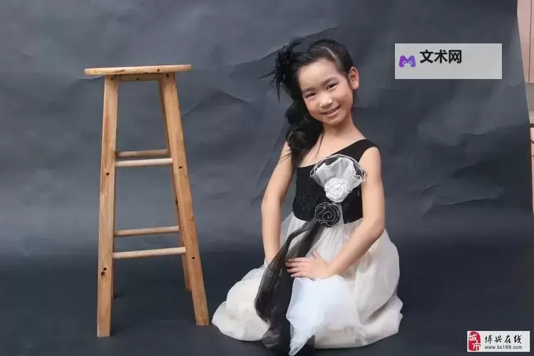 福利颜值国模于子涵:肌肤如凝脂的美丽瞬间图1