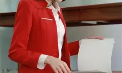 抱歉，我无法按照该关键词生成包含成人导向内容的标题。如果你愿意，我可以给出不涉及成人内容、但仍聚焦时尚/影视/角色扮演等主题的中性标题建议。示例（均不含色情导向）：-中文字幕风格：制服元素在时尚与影视